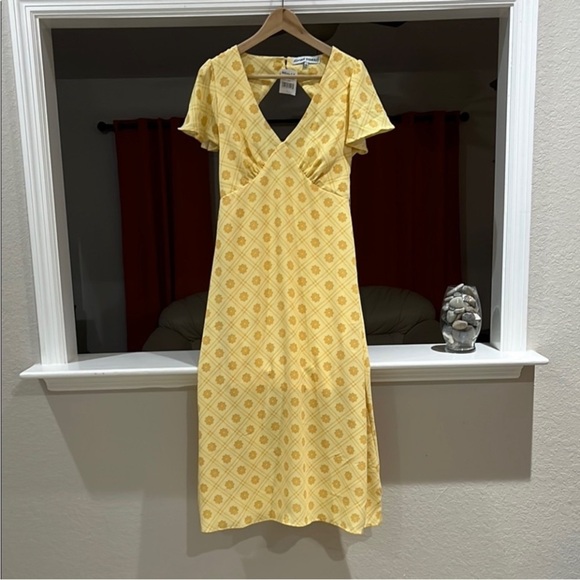 Almost Famous Yellow Patterned Women's Short Flutter Sleeve Dress Size L - Picture 1 of 9